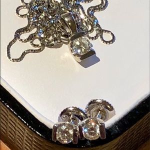 14K DIAMOND NECKLACE & EARRINGS SET❤️